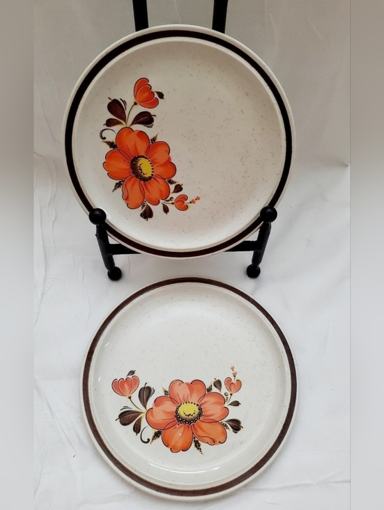 Unique Vintage Other - Vintage Valencia Stoneware Plate Poppy Flower Set Of 2 Plates